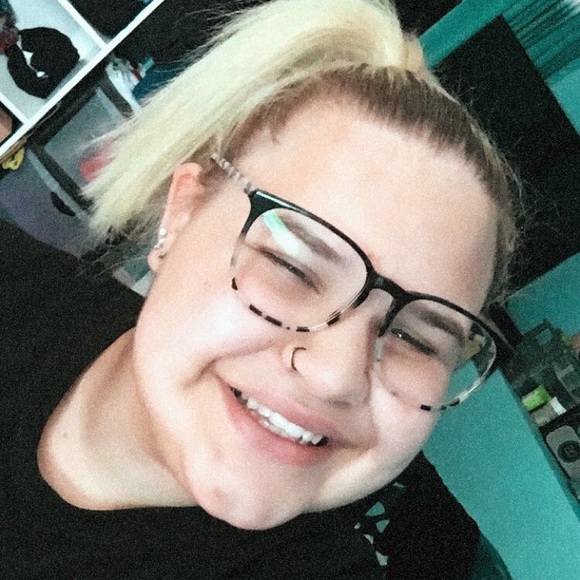 Meet your Posher, Hailey - Picture 1 of 1